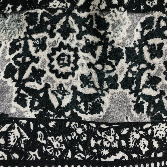 Black and White Floral Dress - Picture 3 of 4